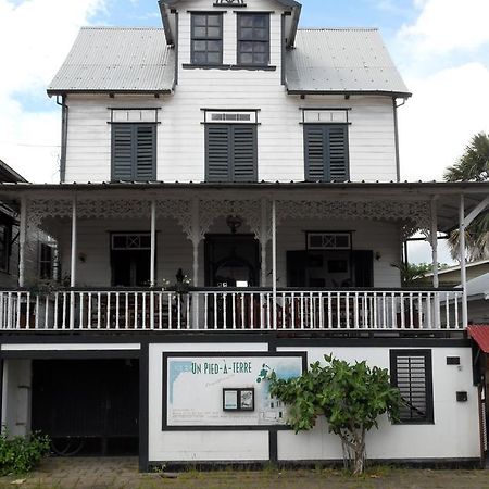 Guesthouse Un Pied-A-Terre 帕拉马里博 外观 照片