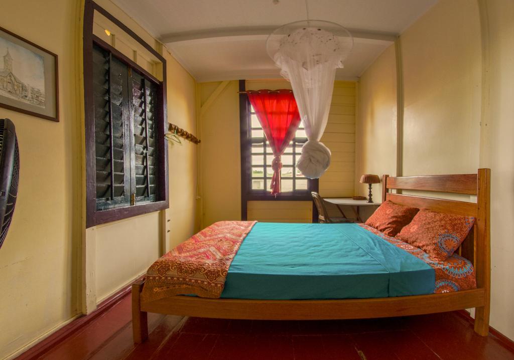 Guesthouse Un Pied-A-Terre 帕拉马里博 外观 照片