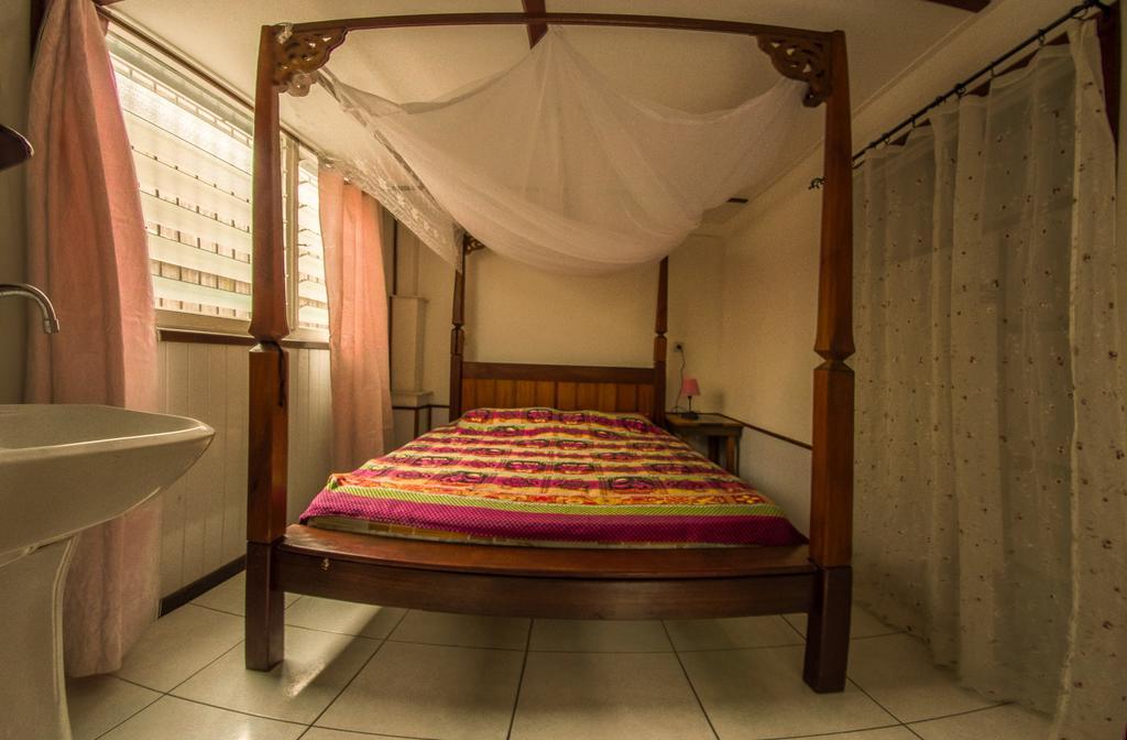 Guesthouse Un Pied-A-Terre 帕拉马里博 外观 照片