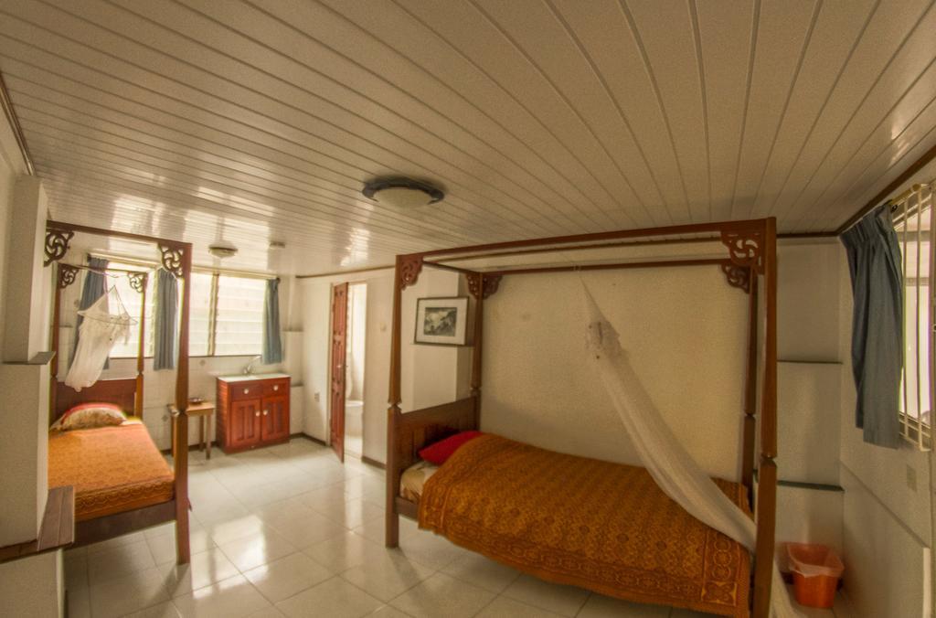 Guesthouse Un Pied-A-Terre 帕拉马里博 外观 照片