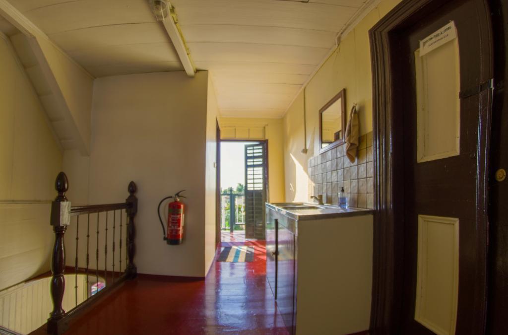 Guesthouse Un Pied-A-Terre 帕拉马里博 外观 照片