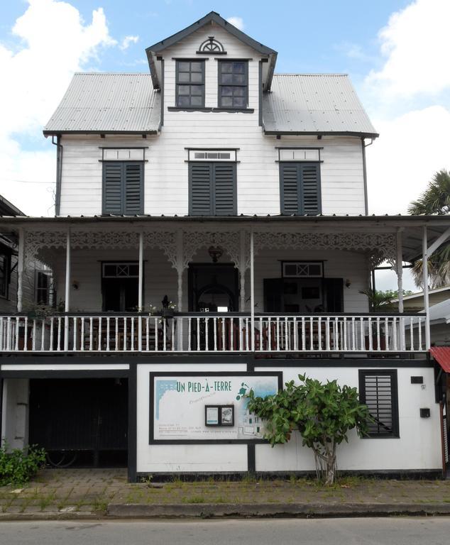 Guesthouse Un Pied-A-Terre 帕拉马里博 外观 照片